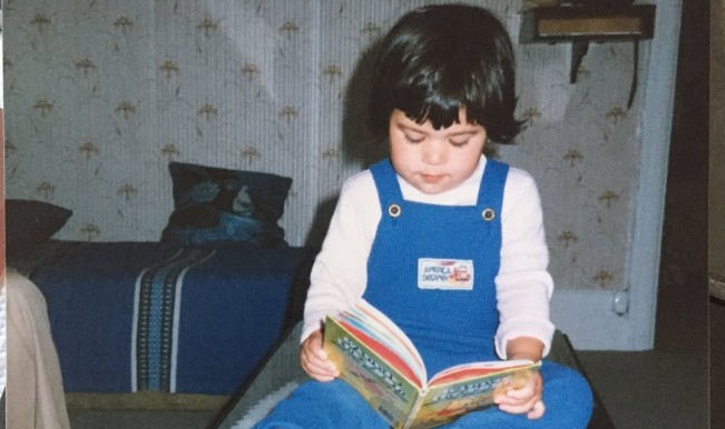 Potret masa kecil Hannah Al Rashid sedari dini telah gemar membaca. [Instagram @hannahalrashid]